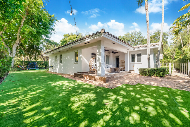 Building Photo - 6925 Tordera St