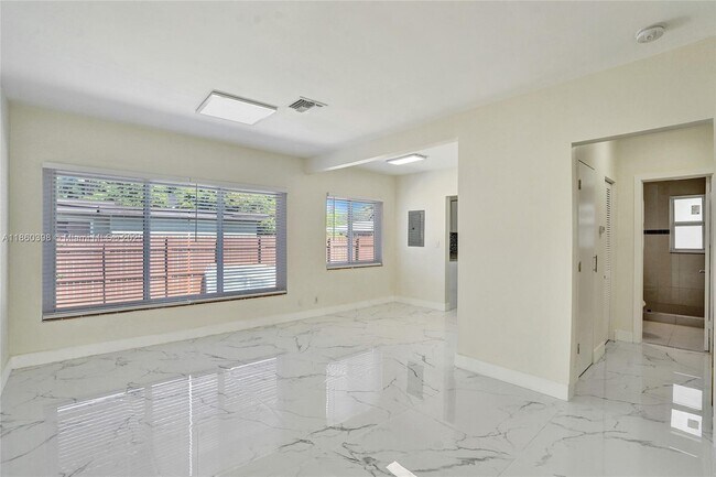 Building Photo - 12055 NE 9th Ave