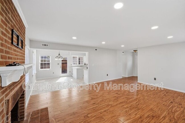 Building Photo - 805 Farm Tree Ln