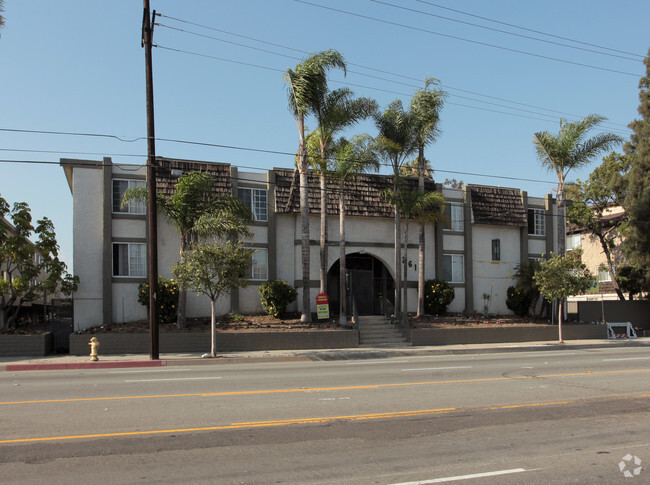 Building Photo - Royal Palms Apartments