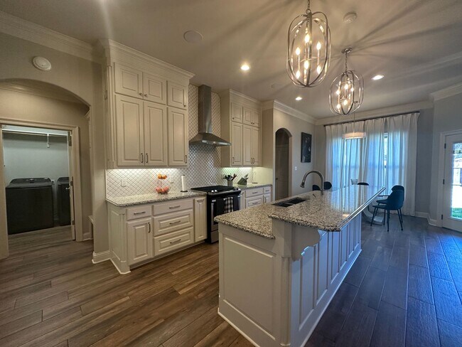 Building Photo - Gorgeous Updated 3 Bedroom Home - Only 5 years Old!