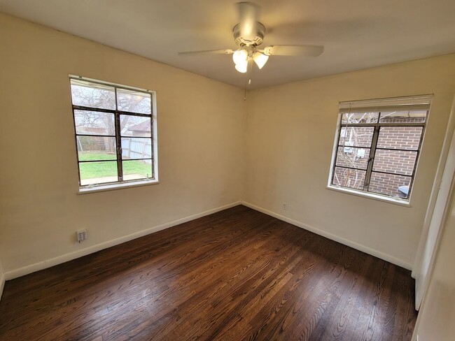 Primary Photo - 3 bed move in ready!