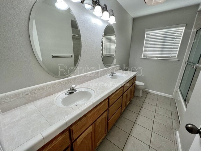 Building Photo - 1239 El Portal Dr