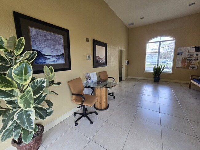 Building Photo - 1 Bed 1 Bath Condo For Rent in Tampa $1499