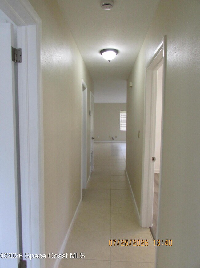 Building Photo - 211 W Laila Dr