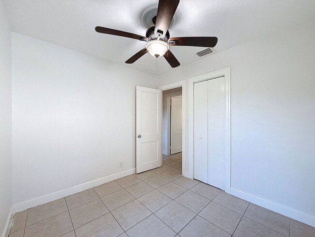 Building Photo - 1844 27th St S