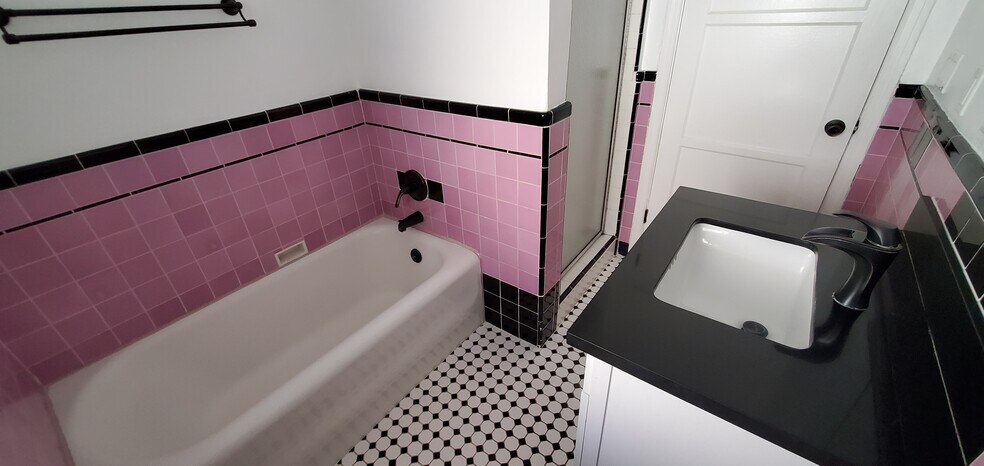 Building Photo - 1135 Cardiff Ave