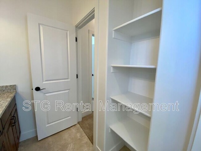 Building Photo - 2473 350 N