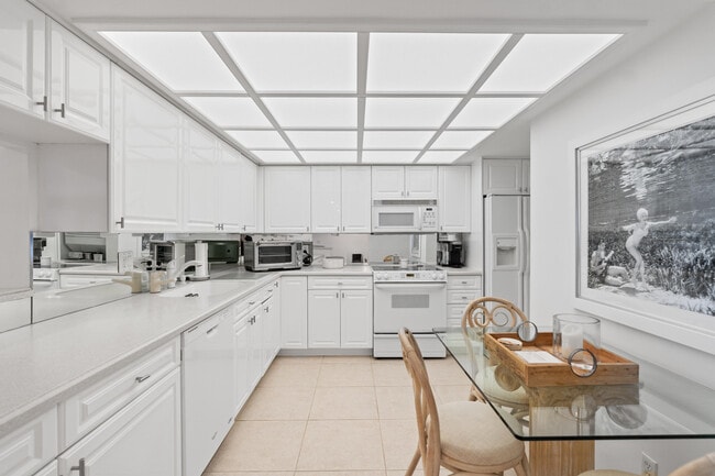 Building Photo - 5100 N Ocean Blvd