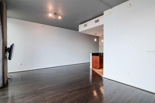 Building Photo - 777 N Ashley Dr