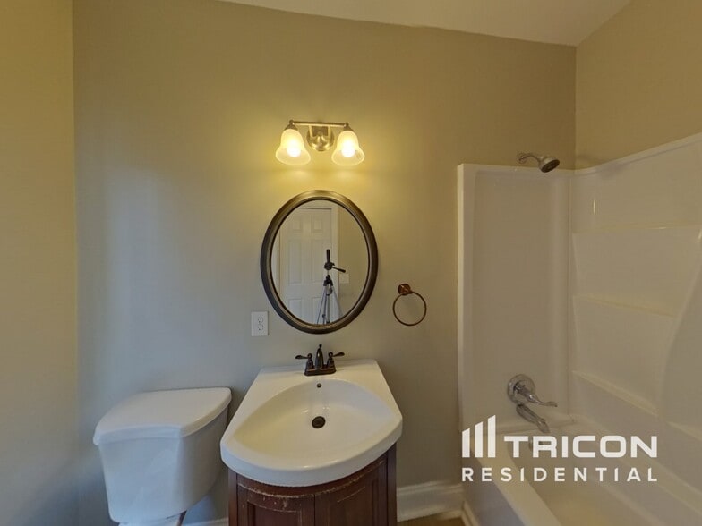 Building Photo - 3335 Renaissance Cir