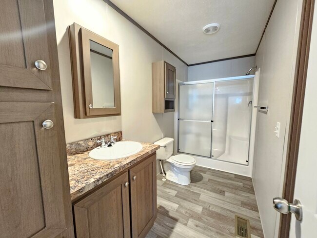 Building Photo - 122 Elm