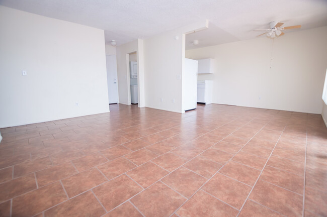 Building Photo - Step into this spacious 2-bedroom, 1-bath ...