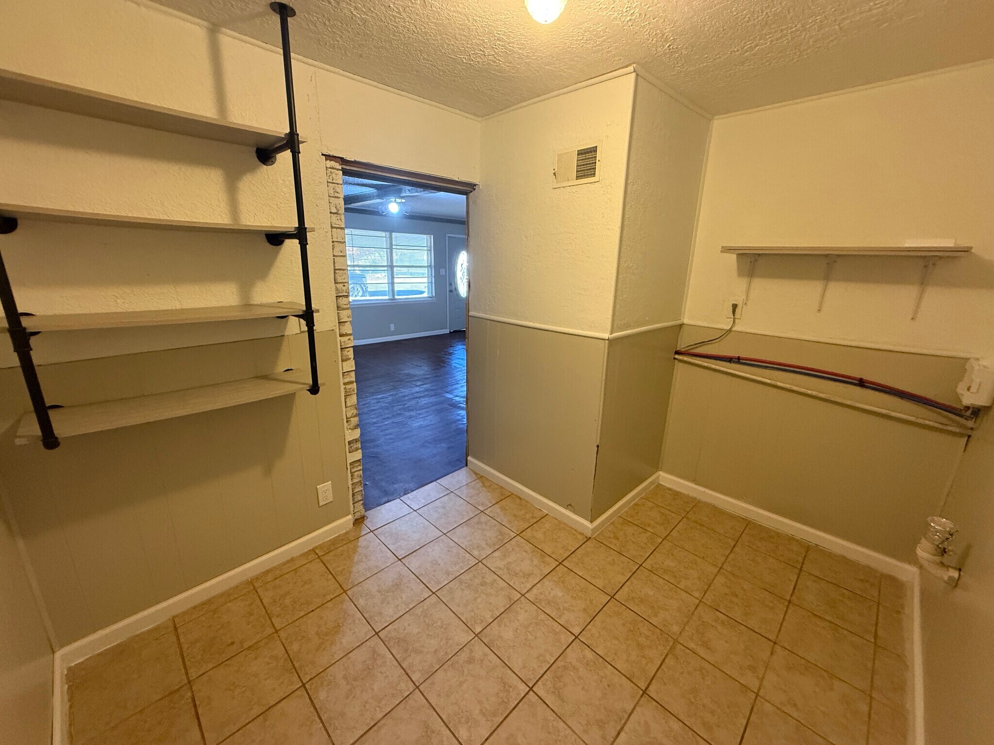 Building Photo - 1216 E Foster Ave