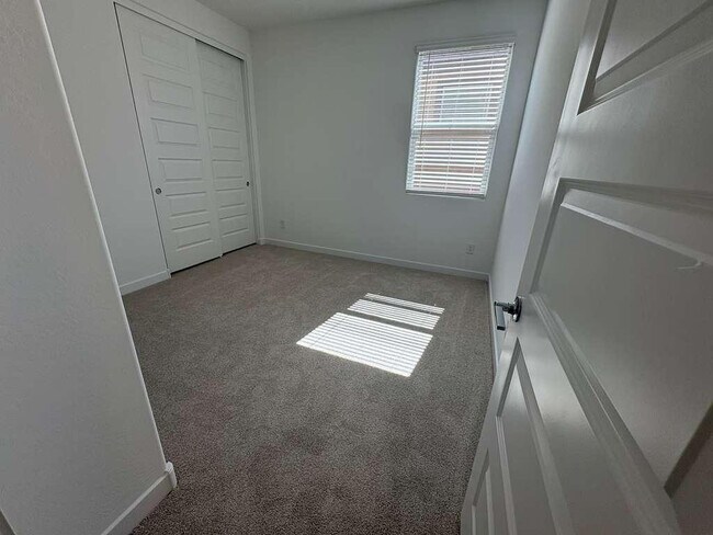 Building Photo - 4738 E Kenneth Ln