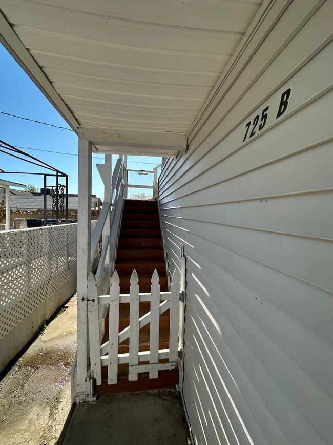 Building Photo - 725 1/2 Kern St Apt B -- West Valley Real Estate