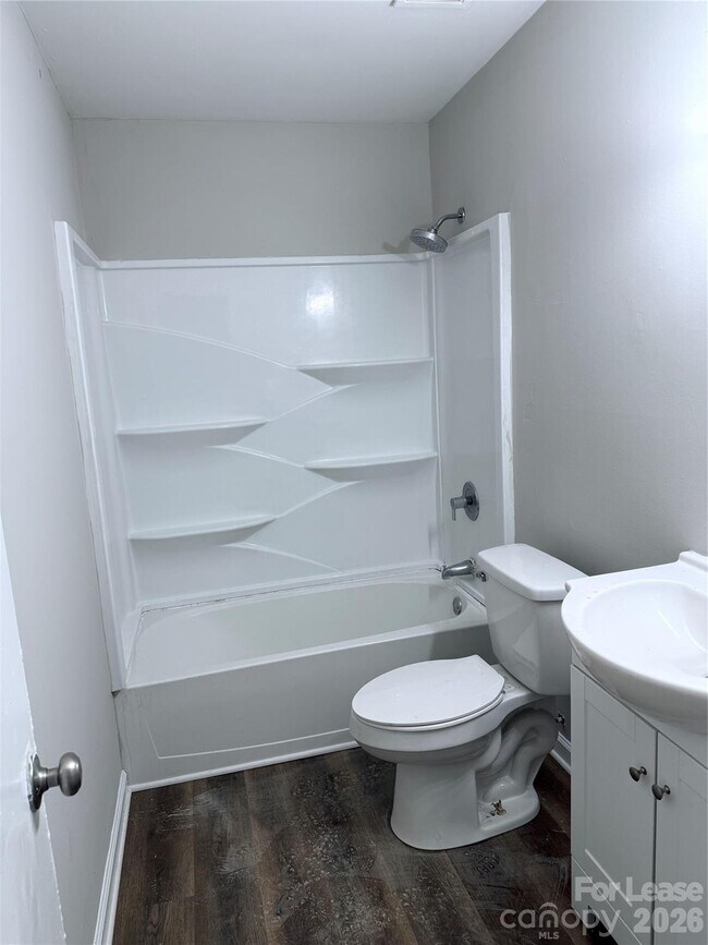 Building Photo - 702 Farmhurst Dr