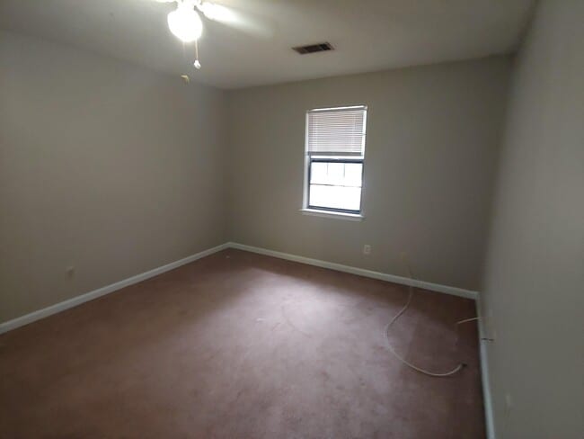 Building Photo - 905 Tomahawk Ct