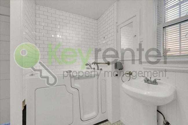 Building Photo - 1827 T St