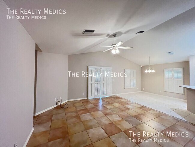 Building Photo - 2602 SW 20th Cir