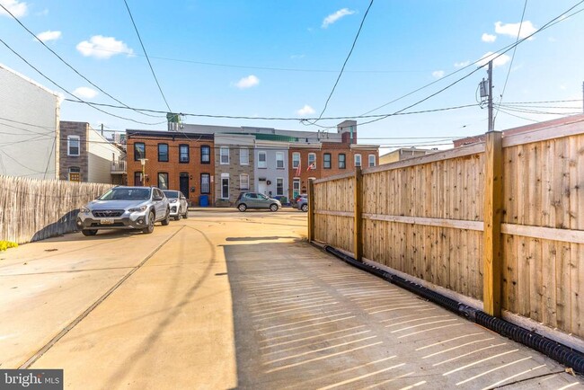 Building Photo - 1819 Light St