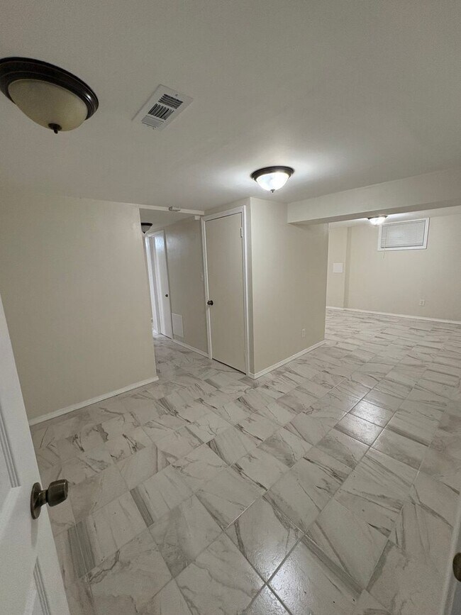 Building Photo - 3 Bedroom / 2 Bath Rennovated Home / Large Fenced Yard / Brand-New Multi-Level Deck