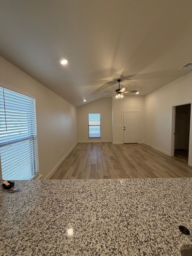 Building Photo - Harvest Neighborhood Beauty