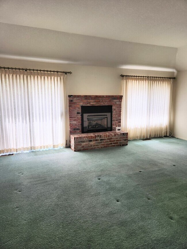Building Photo - "Must See" House in Oakmont w/beautiful vi...