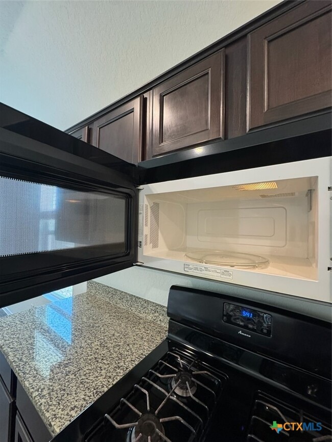 Building Photo - 908 Adler Way