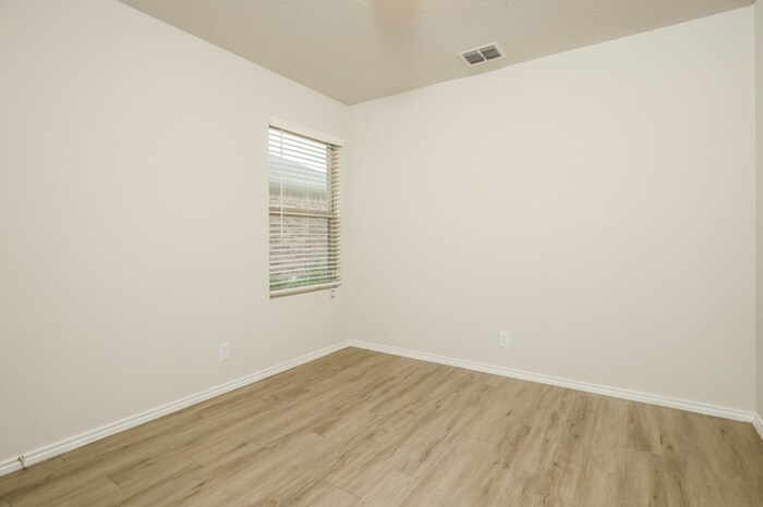 Building Photo - 5215 Blue Ranch