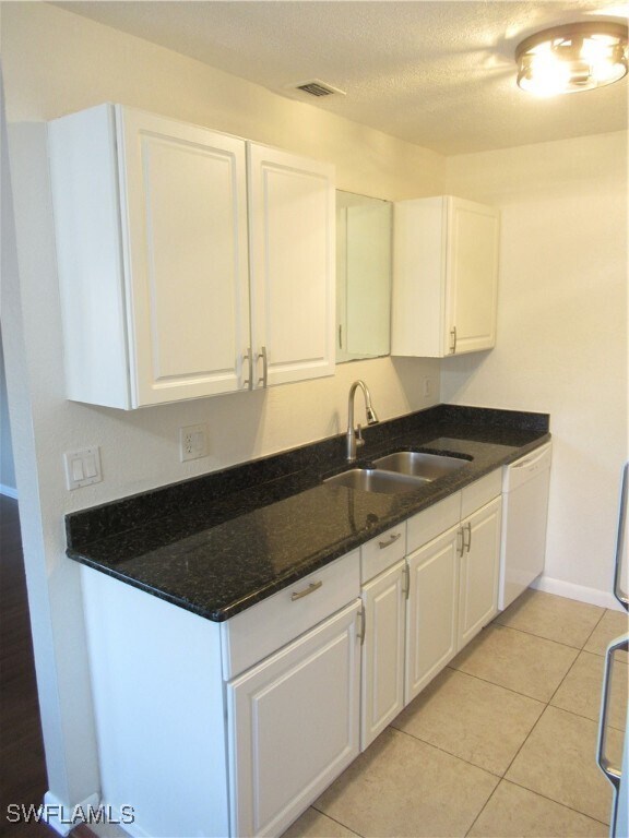 Building Photo - 4605 Bayshore Dr