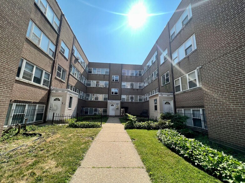 Building Photo - 6021 N Fairfield Ave