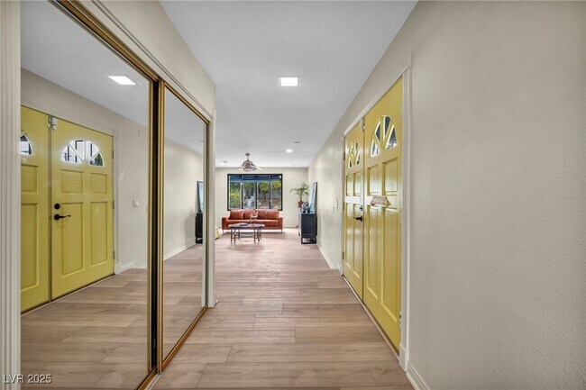 Building Photo - 1601 Eaton Dr