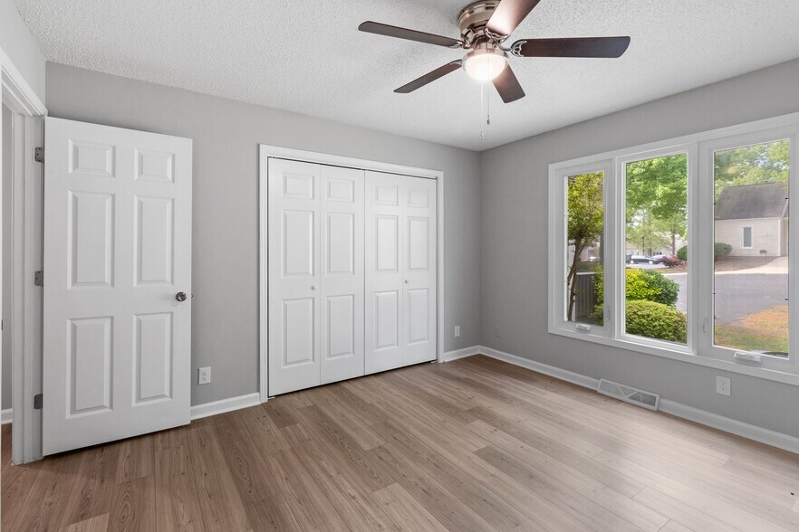 Building Photo - 325 Eastwood Dr