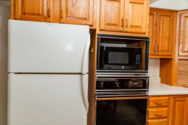 Building Photo - New Listing!