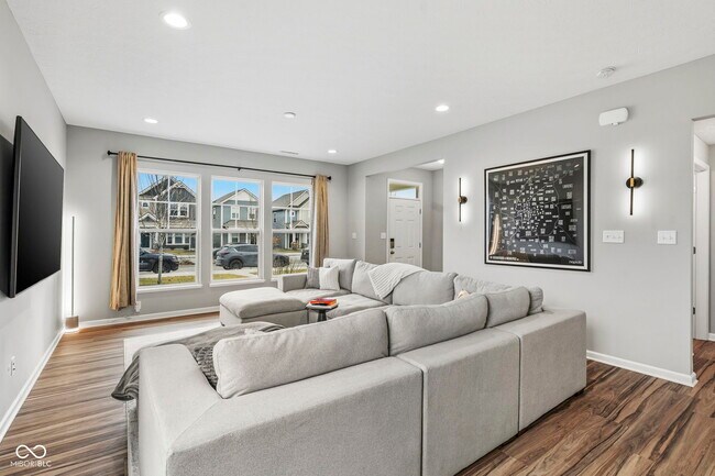 Building Photo - 366 Steeples Blvd