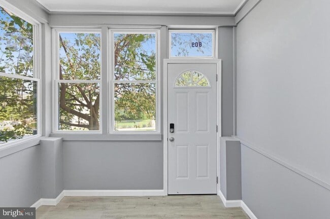 Building Photo - 809 Pontiac Ave