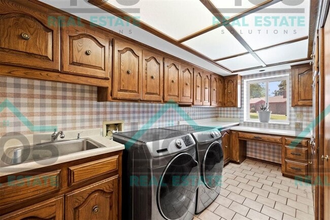 Building Photo - AMAZING FIND IN MWC