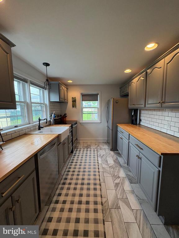 Building Photo - 509 D St