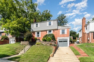 Building Photo - 5822 Carlyle St