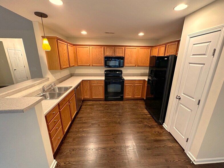 Kitchen - 2018 Southridge Drive