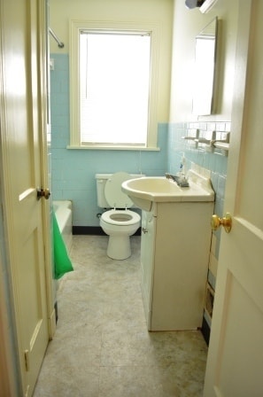 Building Photo - 3 BR/ 1 BA Lakeside Three bedroom with large fenced yard and detached garage/workshop