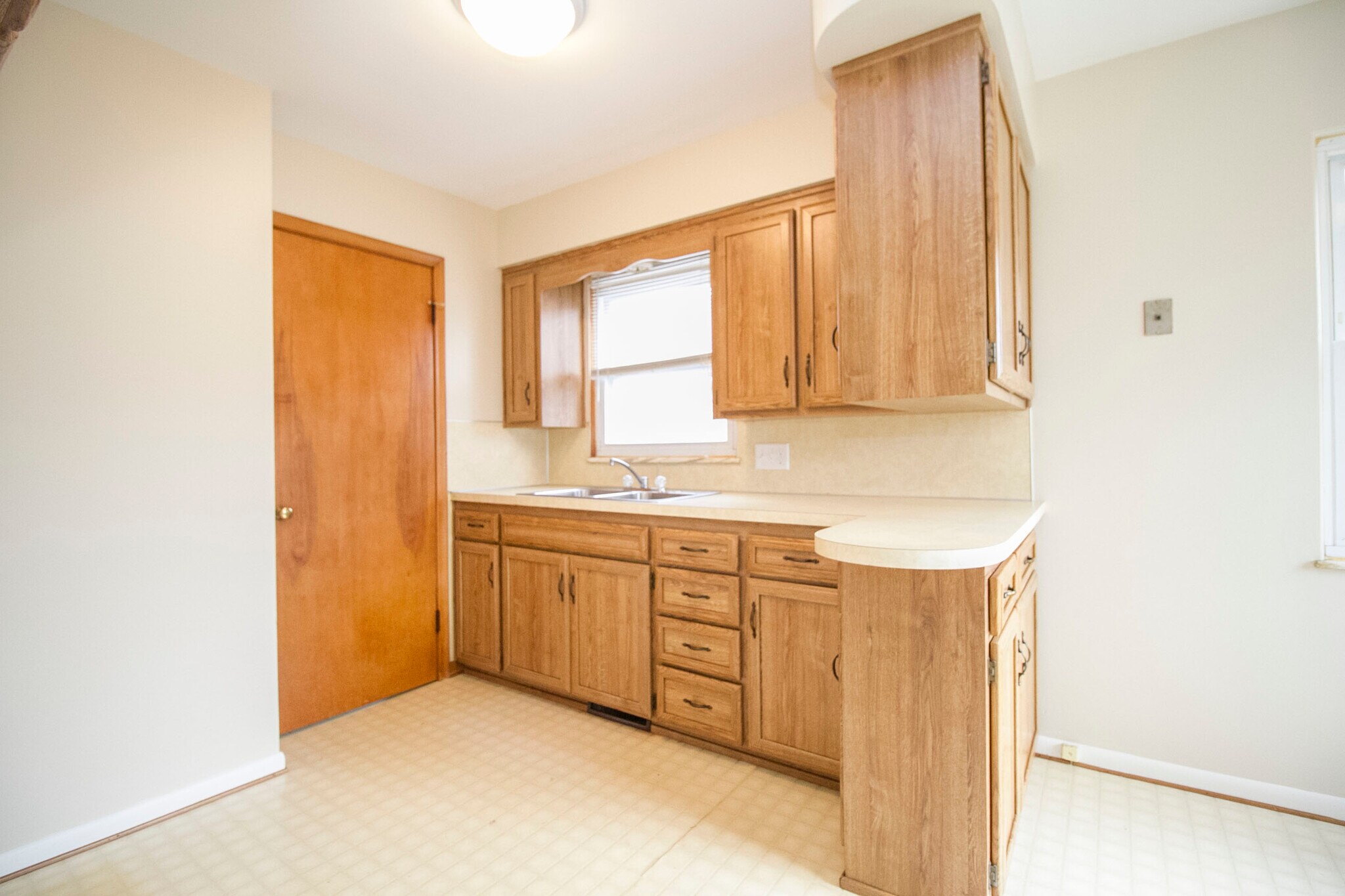 Building Photo - 25 Willamont Rd