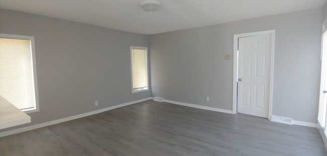 Building Photo - 611 E Sumner St