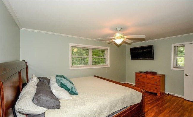 Master Bedroom - 2563 Dering Ct NE