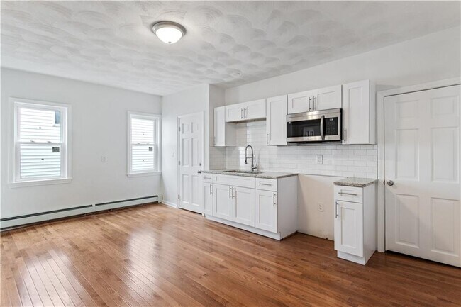 Primary Photo - 418-418 Admiral St