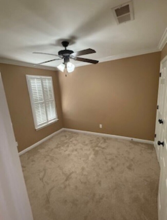 Building Photo - 3 bed 2.5 bath house on Anchorage Road!