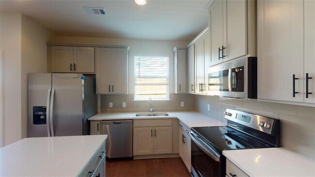 Building Photo - 6414 Shalks Xing Dr