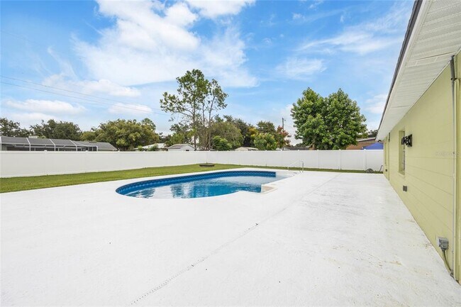 Building Photo - 934 Point View Ln