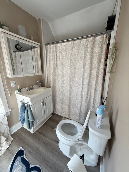 Building Photo - 146 Pleasant St